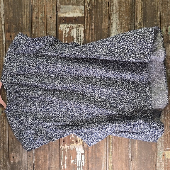 Old Navy Navy Blue Floral Blouse With Cutout, Plus Size 4X, NWOT - Picture 2 of 5